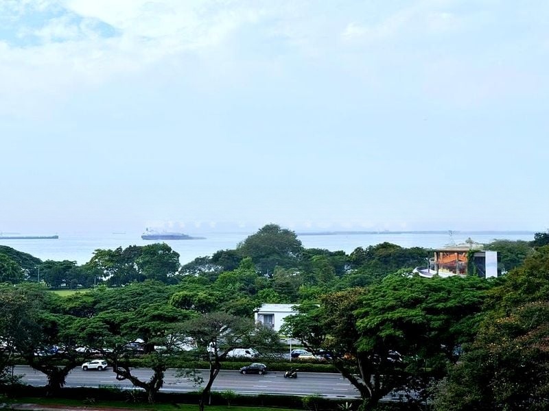 COASTLINE RESIDENCES 12