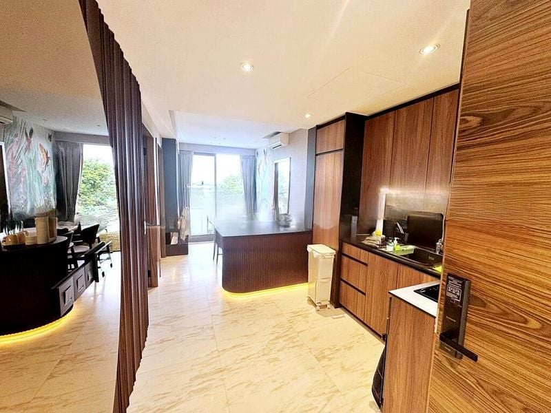 COASTLINE RESIDENCES 14