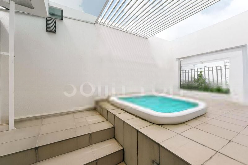 THE LAKEFRONT RESIDENCES 10