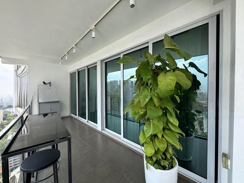 EIGHT RIVERSUITES 11