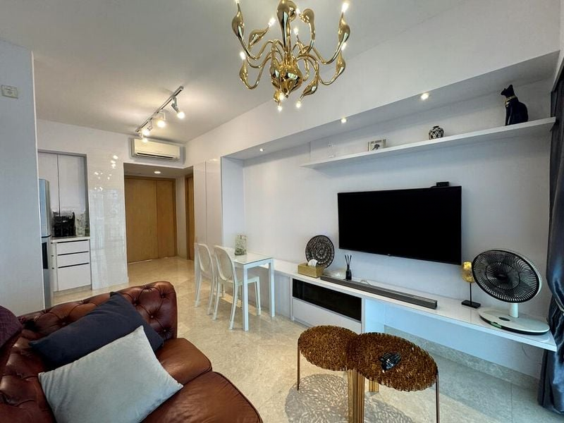 EIGHT RIVERSUITES 14