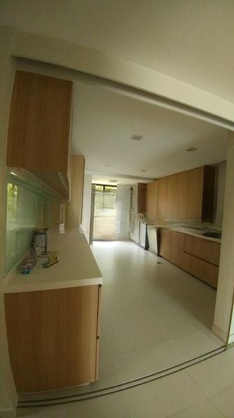 SUTTON PLACE 8