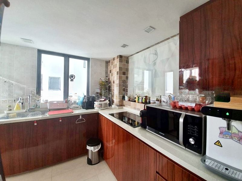 AQUARIUS BY THE PARK 4