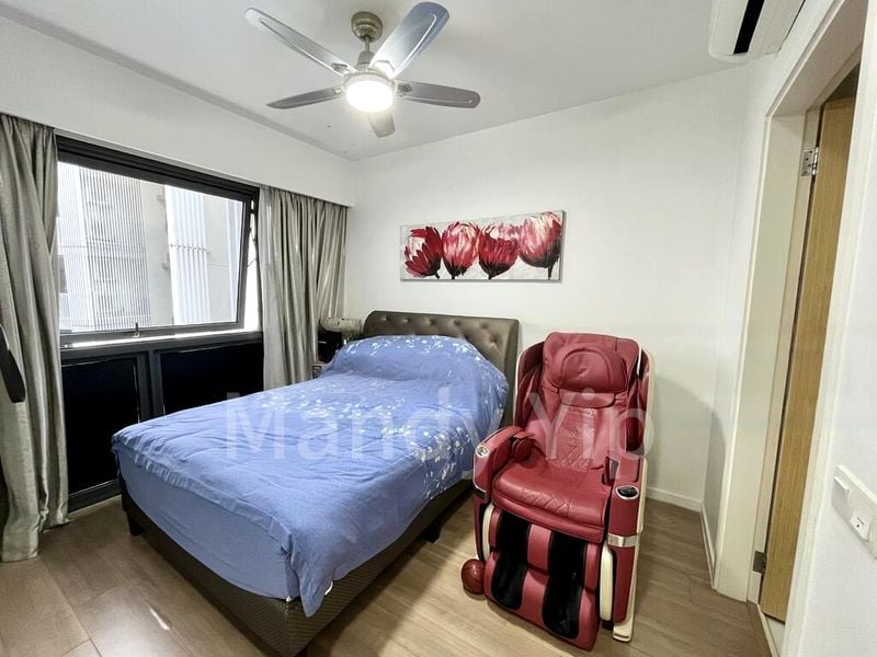 THE LAKEFRONT RESIDENCES 3