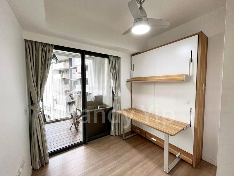 THE LAKEFRONT RESIDENCES 4