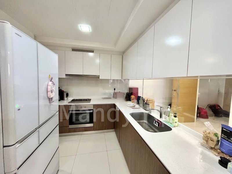 THE LAKEFRONT RESIDENCES 6