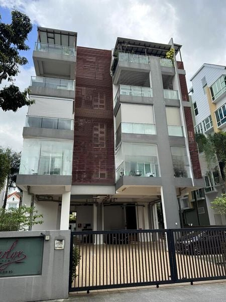 CARLYX RESIDENCE 4