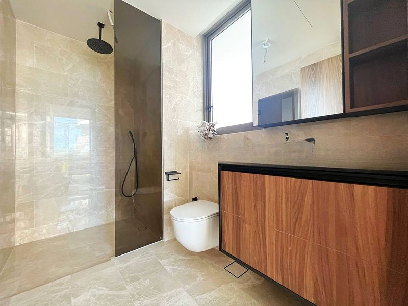 COASTLINE RESIDENCES 8