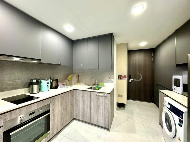 RIVERFRONT RESIDENCES 4