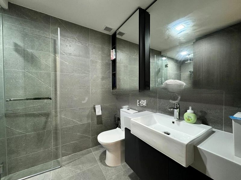 RIVERFRONT RESIDENCES 8