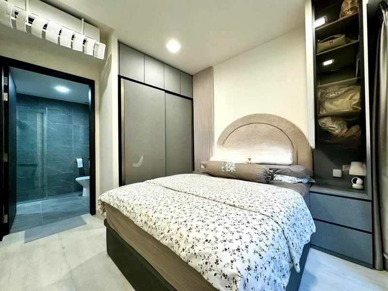 RIVERFRONT RESIDENCES 5