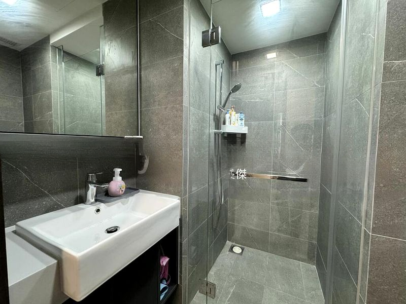 RIVERFRONT RESIDENCES 9