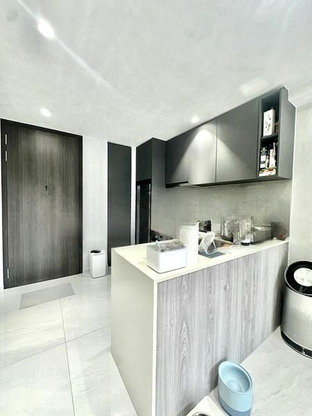 RIVERFRONT RESIDENCES 6