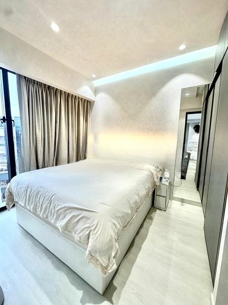 RIVERFRONT RESIDENCES 4