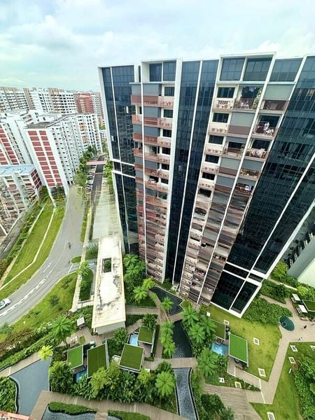 RIVERFRONT RESIDENCES 5