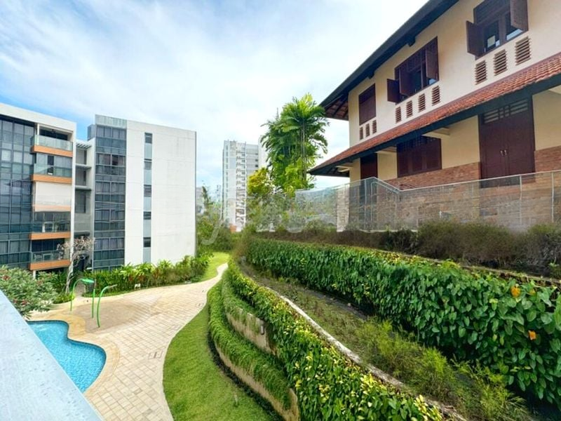 SOPHIA HILLS 6