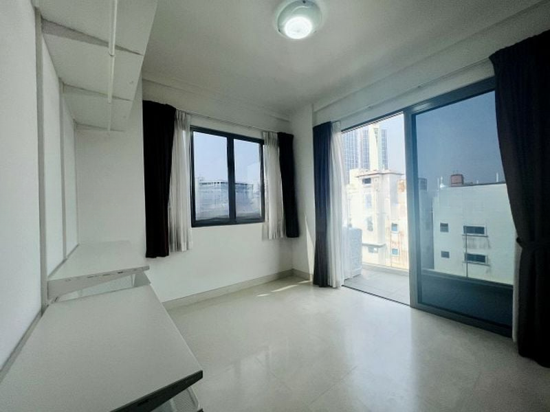 HARBOUR SUITES 12