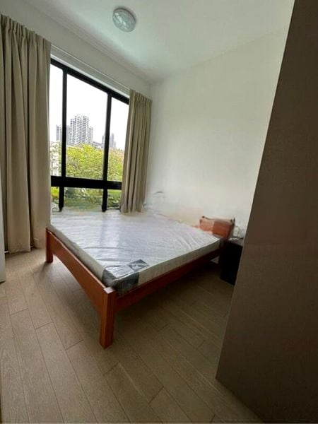 THE ENCLAVE . HOLLAND 5