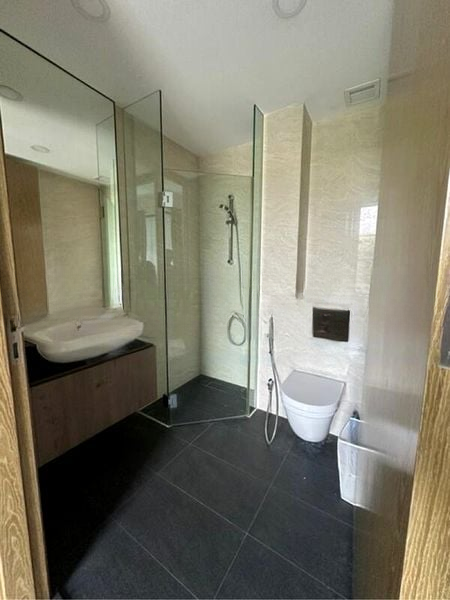 THE ENCLAVE . HOLLAND 4