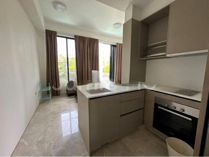 THE ENCLAVE . HOLLAND 7