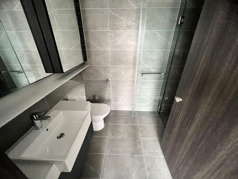 RIVERFRONT RESIDENCES 6