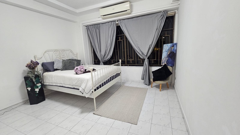 INTERNATIONAL PLAZA 12