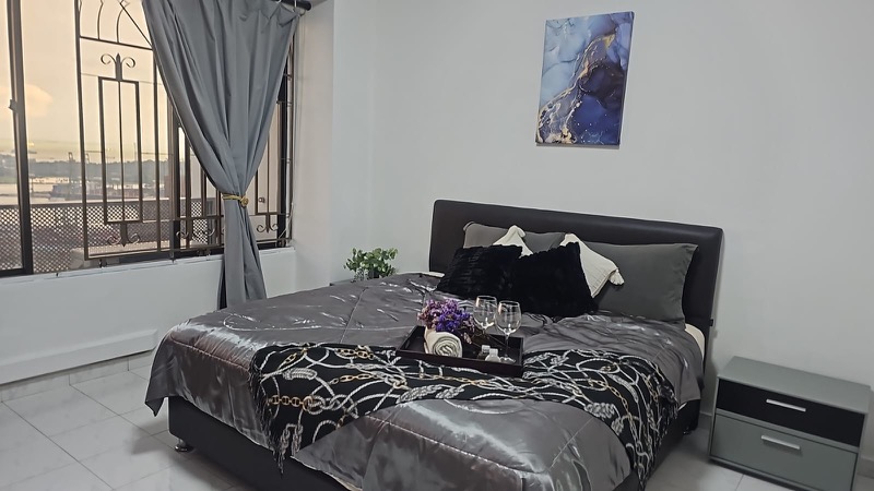 INTERNATIONAL PLAZA 76