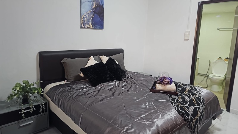 INTERNATIONAL PLAZA 77