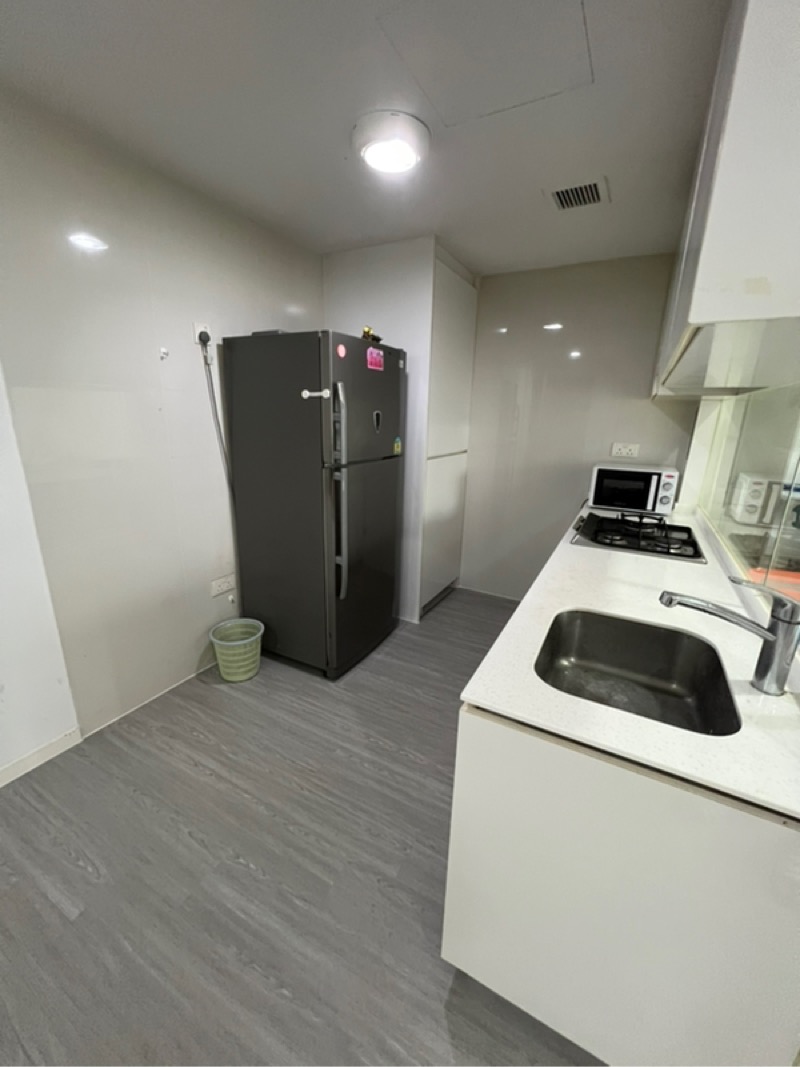 THE LAKEFRONT RESIDENCES 11