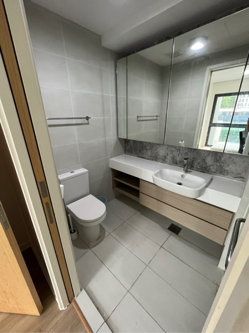 THE LAKEFRONT RESIDENCES 6