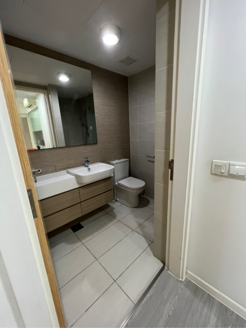 THE LAKEFRONT RESIDENCES 10