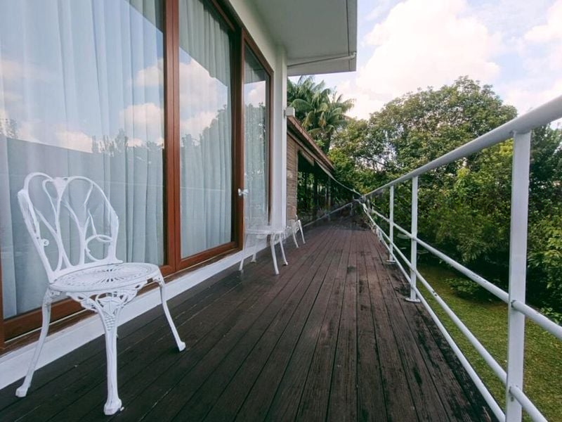 CALDECOTT HILL ESTATE 4