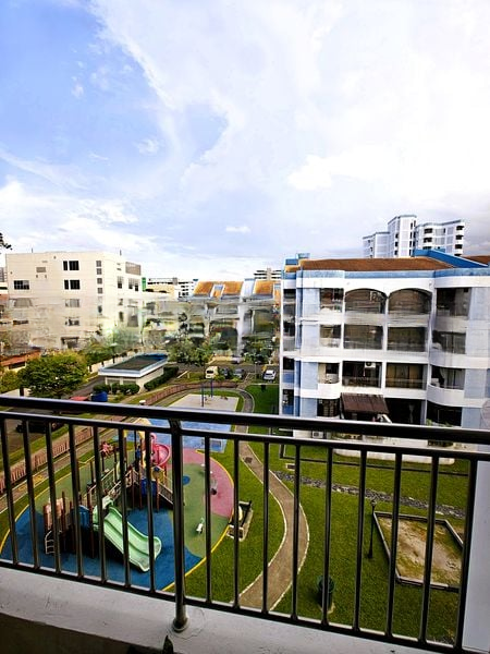 FAR HORIZON GARDENS 12