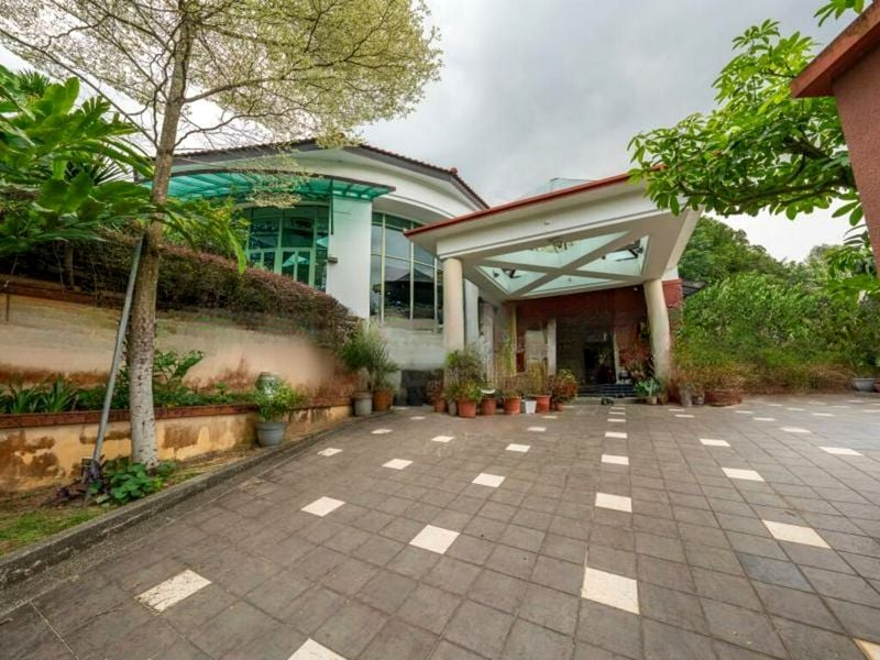 CALDECOTT HILL ESTATE 4