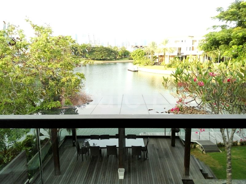 PARADISE ISLAND 4