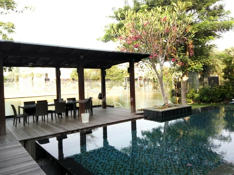 PARADISE ISLAND 1