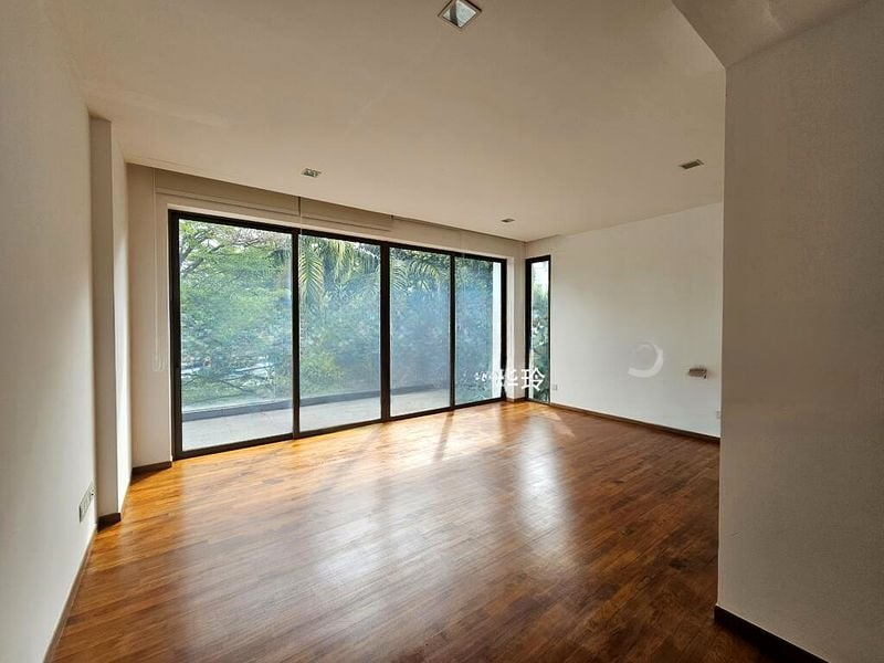 THE REEF AT KING'S DOCK 13