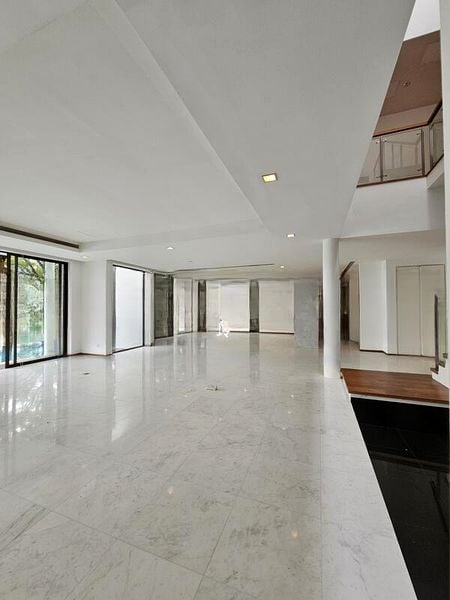 THE REEF AT KING'S DOCK 15