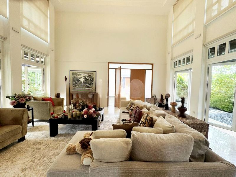 THE TOP RESIDENCE 12