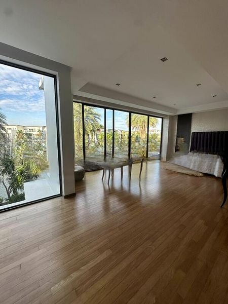 THE REEF AT KING'S DOCK 10