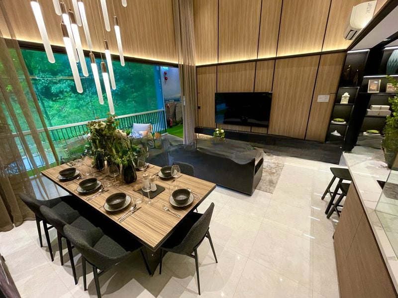 BLOSSOMS BY THE PARK 6