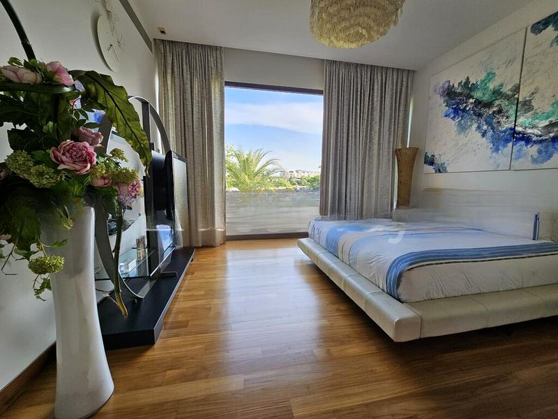 THE REEF AT KING'S DOCK 10