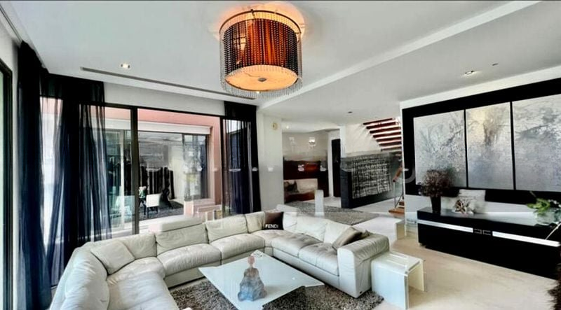 THE REEF AT KING'S DOCK 4