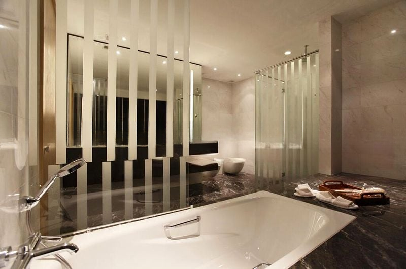 MARINA BAY SUITES 11