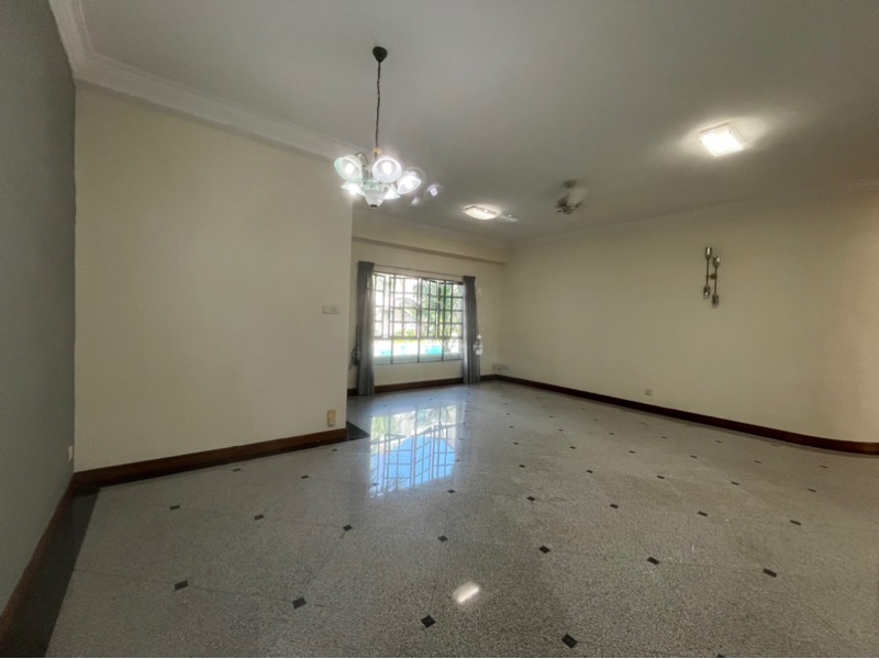 GOLD COAST CONDOMINIUM 13