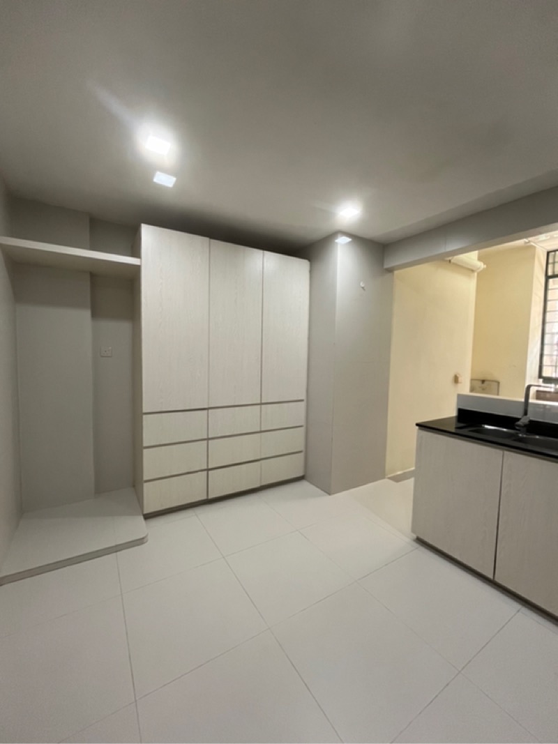 GOLD COAST CONDOMINIUM 15