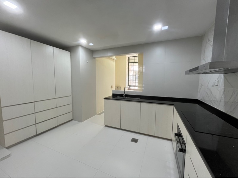 GOLD COAST CONDOMINIUM 3