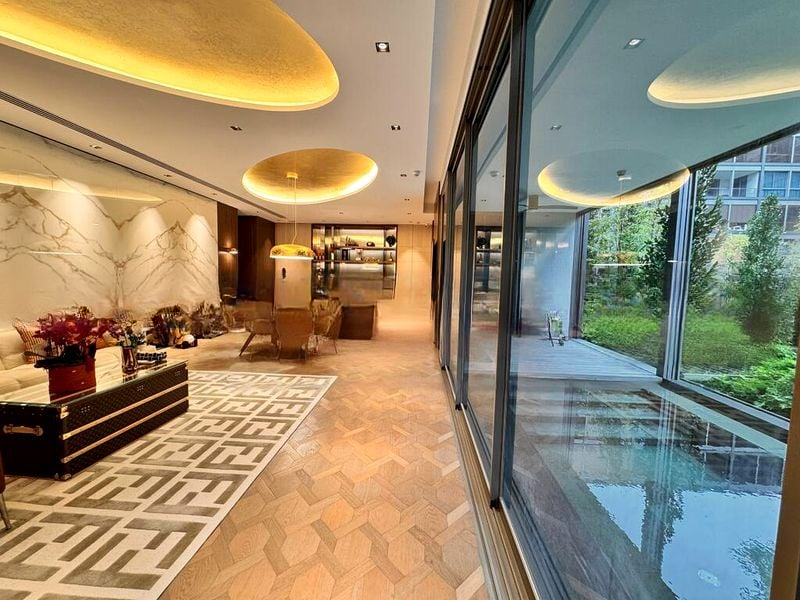 MEYERHOUSE 8