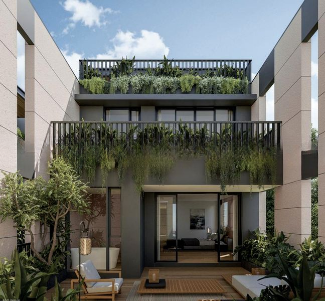 ELLIOT AT THE EAST COAST 9