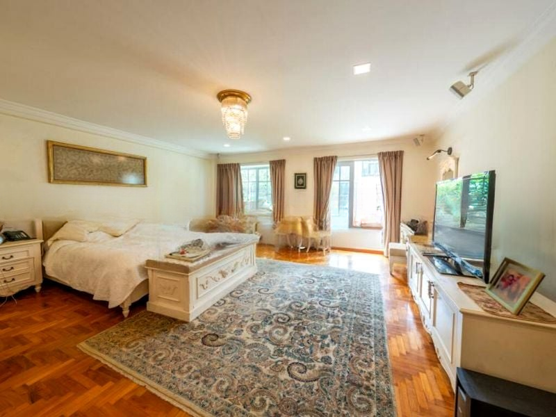 NEWTON SUITES 4